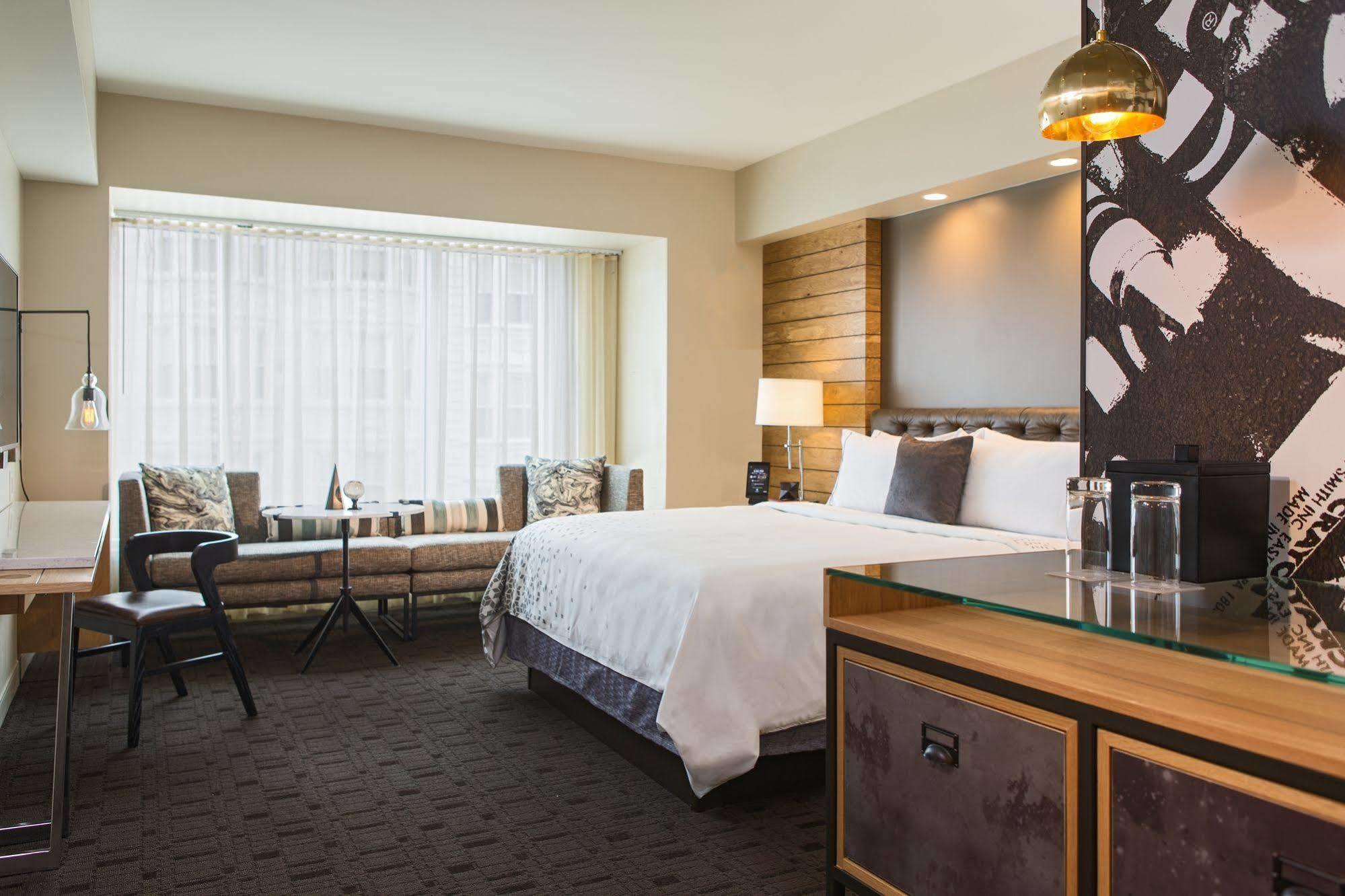Renaissance Allentown Hotel Bagian luar foto