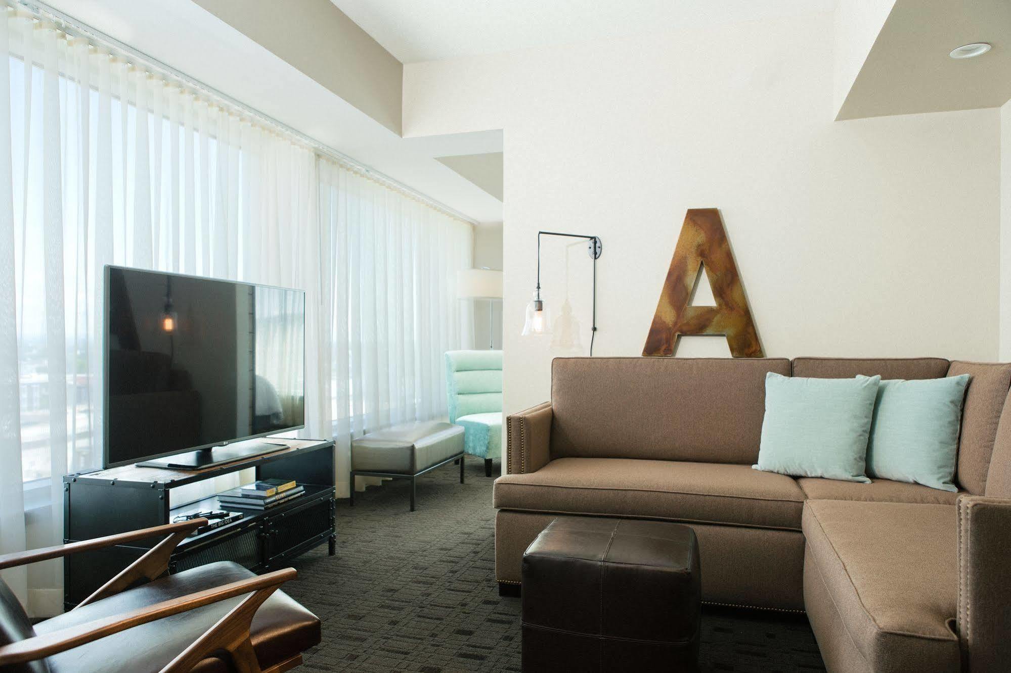 Renaissance Allentown Hotel Bagian luar foto