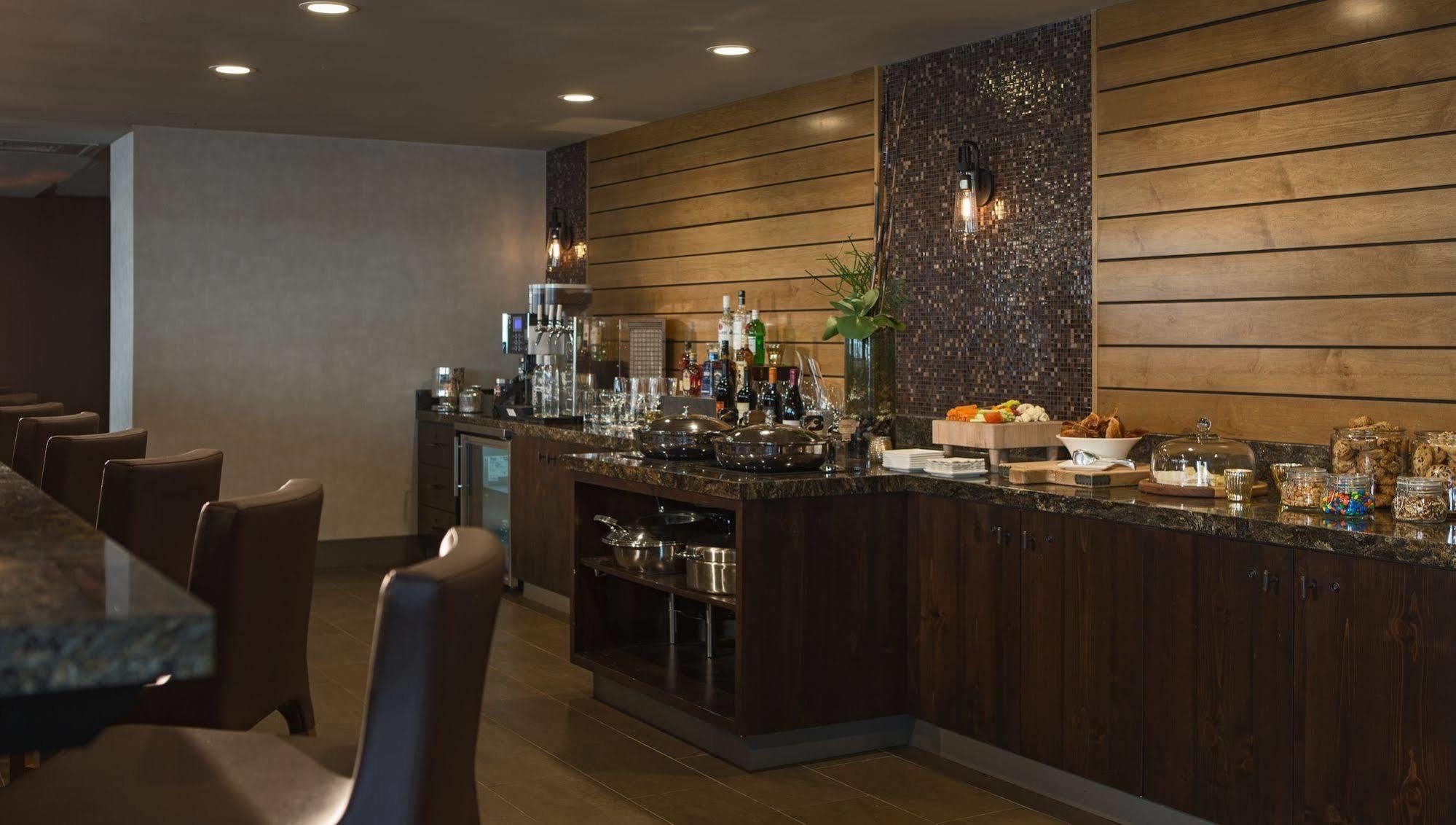 Renaissance Allentown Hotel Bagian luar foto